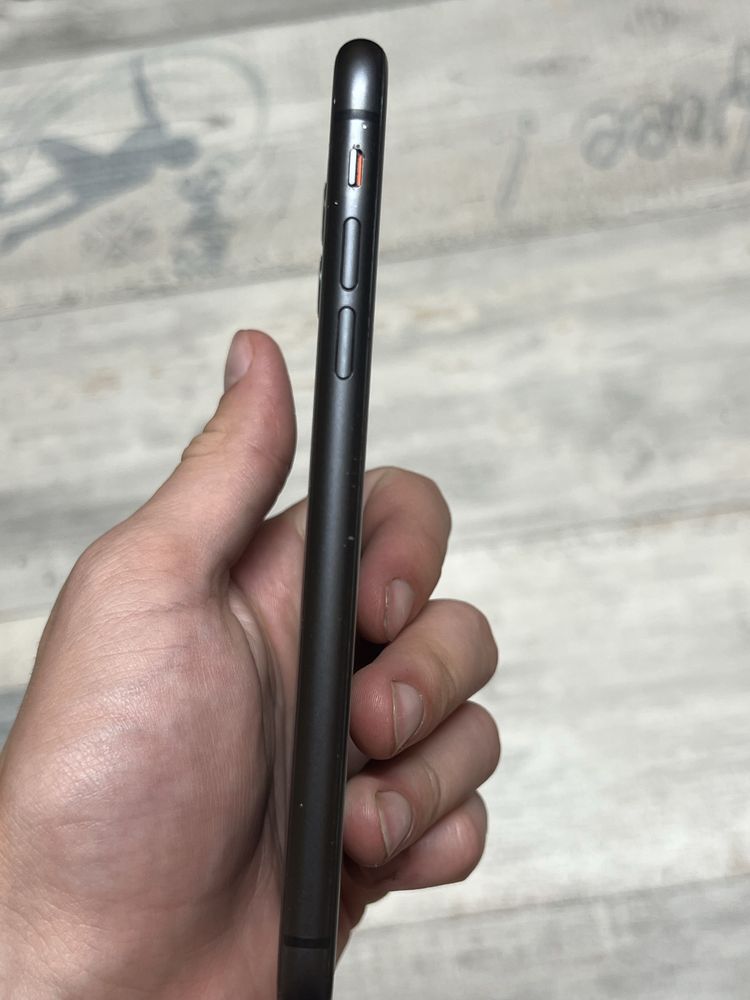 IPhone 11, в хорошем состоянии