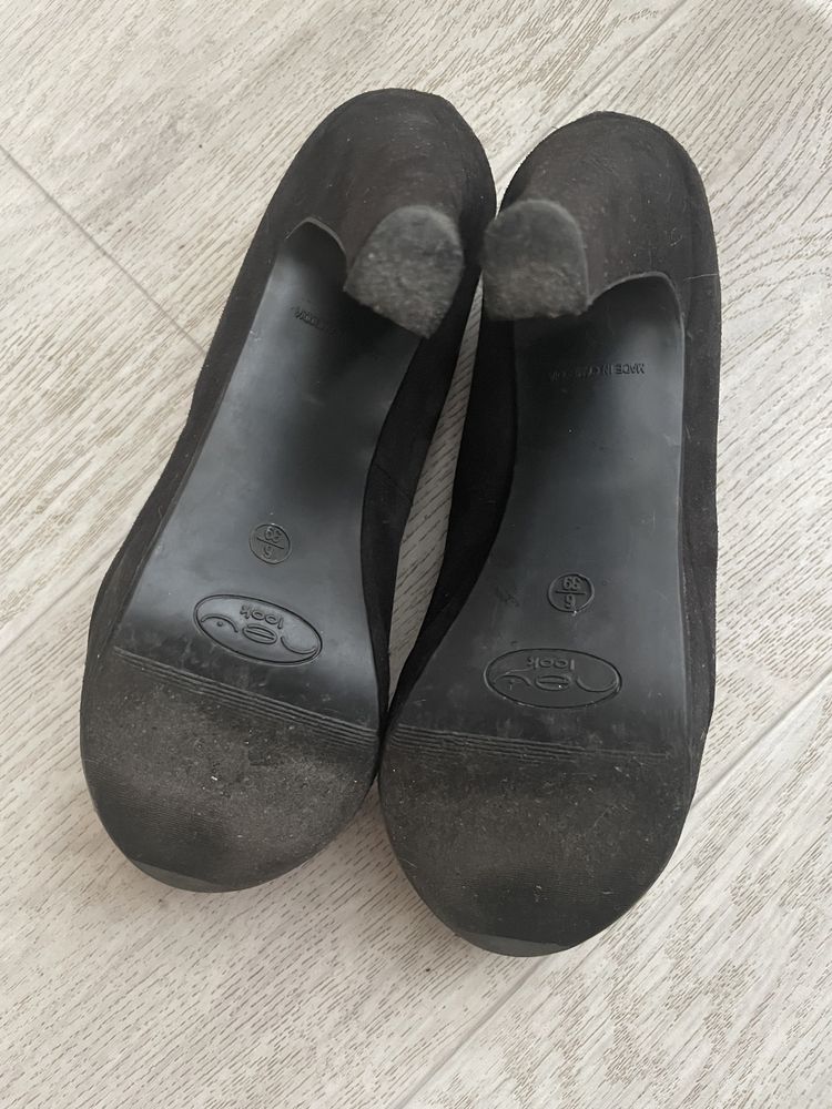 Buty czarne zamszowe na platformie słupku pantofle 39 6 new look
