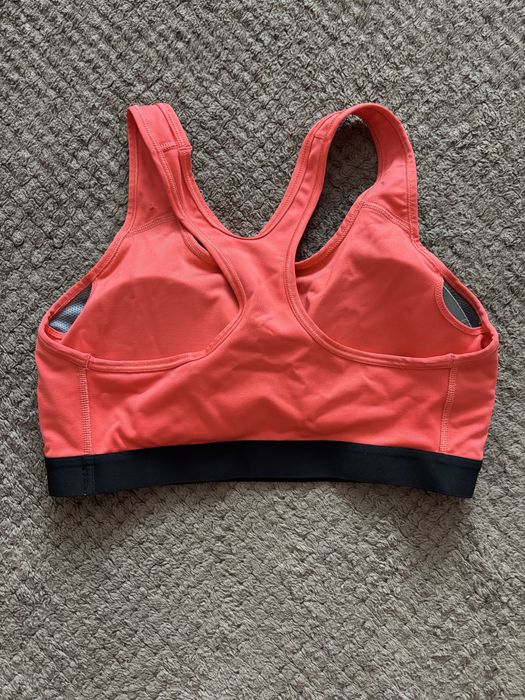 Спортивний топ Nike