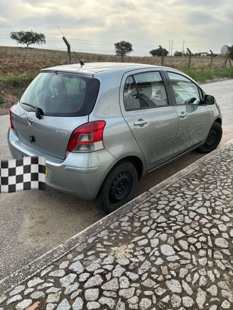 Vende-se Toyota Yaris 1.0