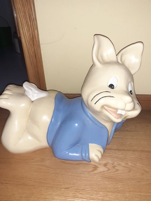 Decoração coelho grande deitado pintado à mão