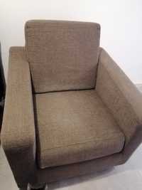 Fotel z obiciem materiałowym