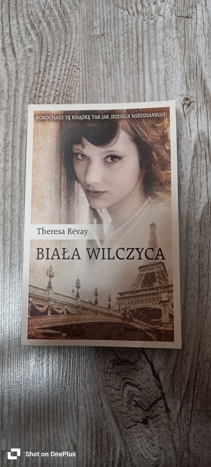 46. Książka Biała wilczyca