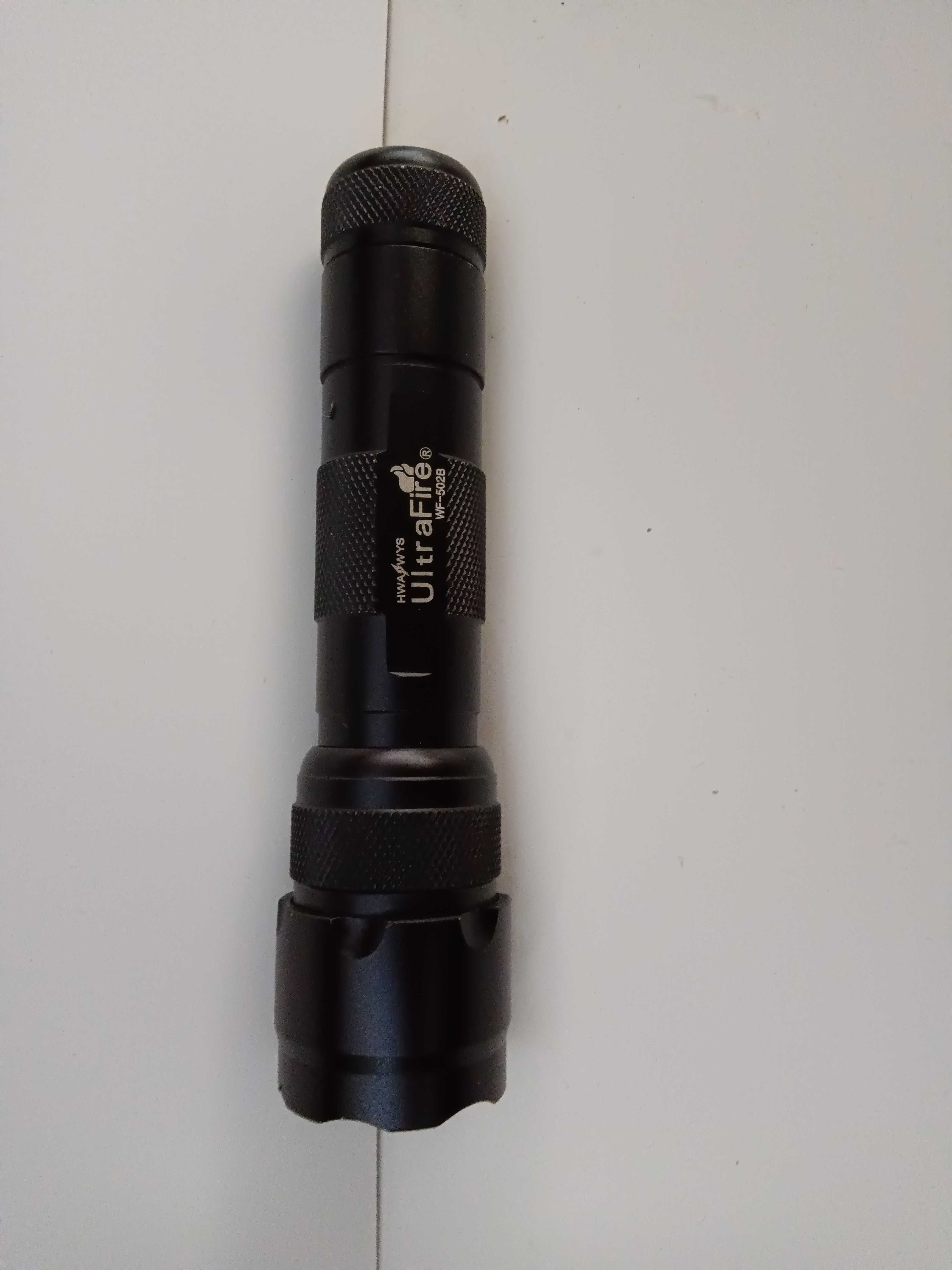 2 lanternas pilhas recarregáveis e carregador