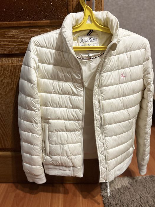 Продам жіночу куртку Jack Wills
