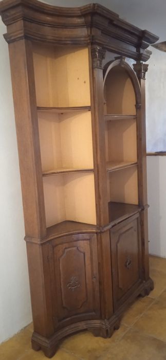 Witryna z litego orzecha włoskiego. Import z Florencji, antyk