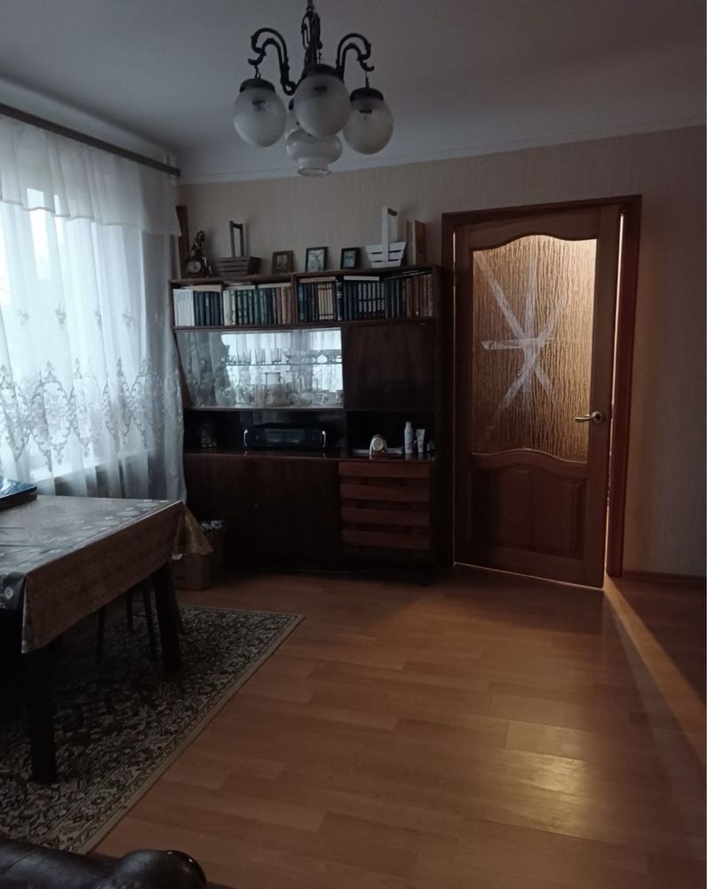 Продам 2х кімнатну на вул.Макарова!Терміново!