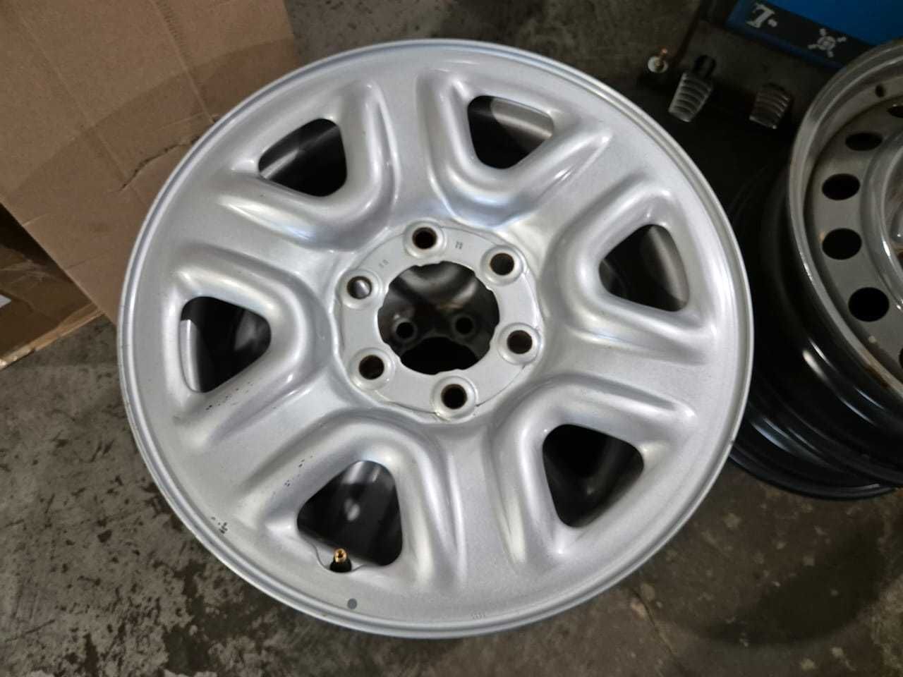 Диски Оригінал Nissan Navara Pathfinder R51 R17 6х114.3 7J ET30
