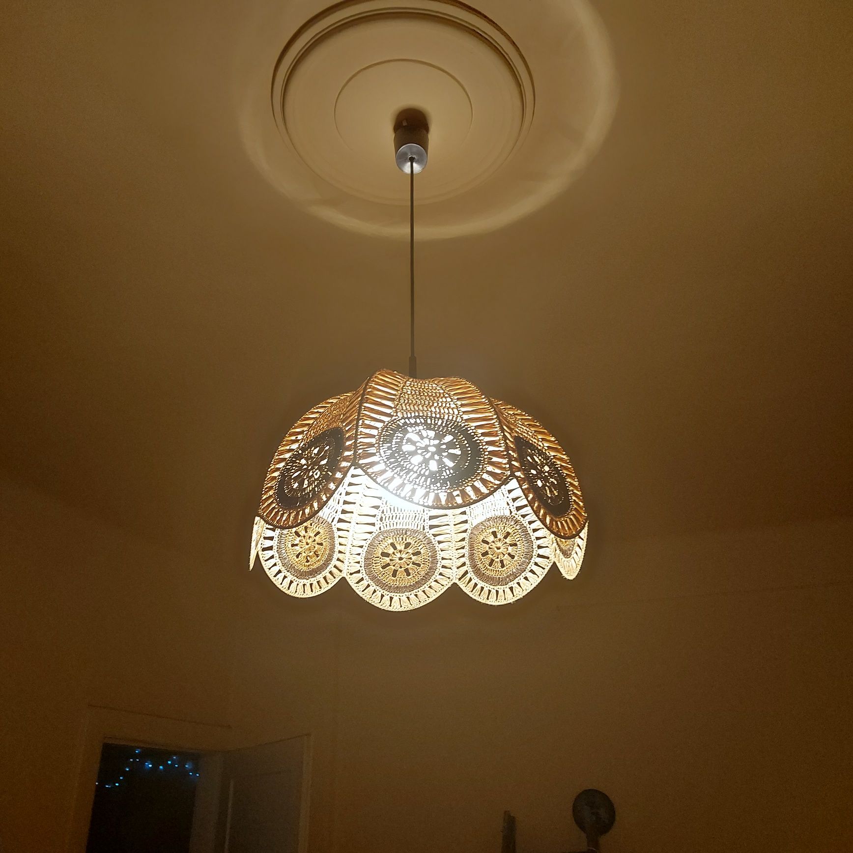 lampa wisząca , wiklinowo ratanowa w kolorach brązu