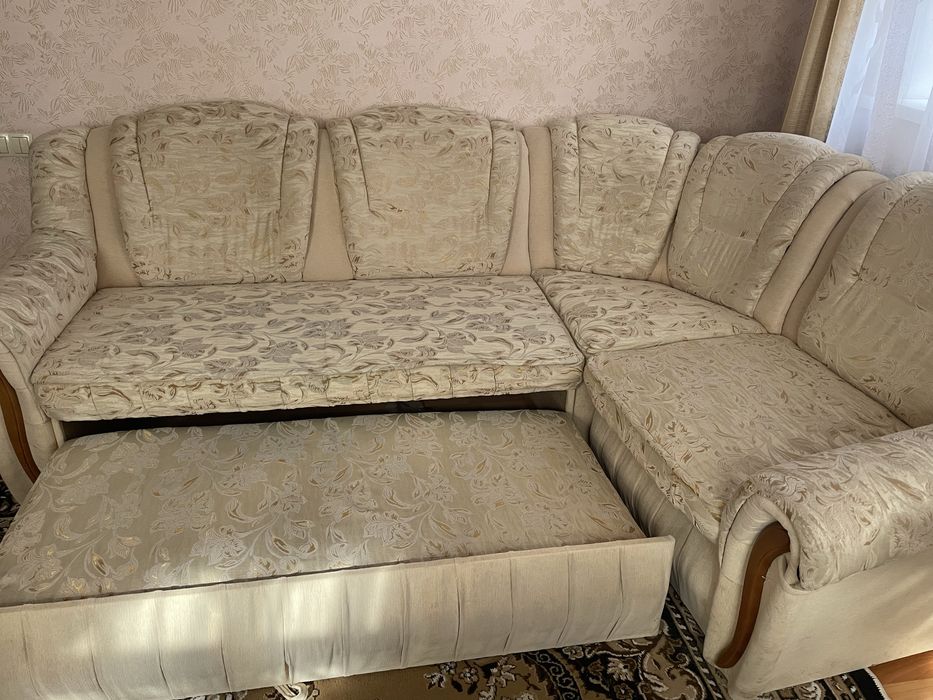Диван мякий, угловий у доброму стані