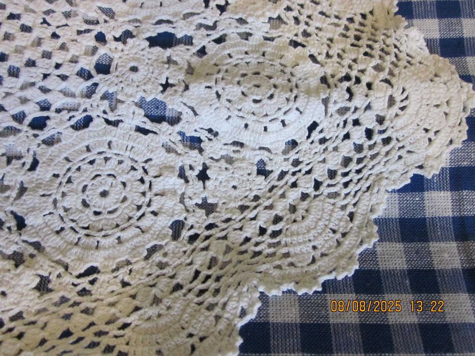 Скатерти х\б, наволочки.