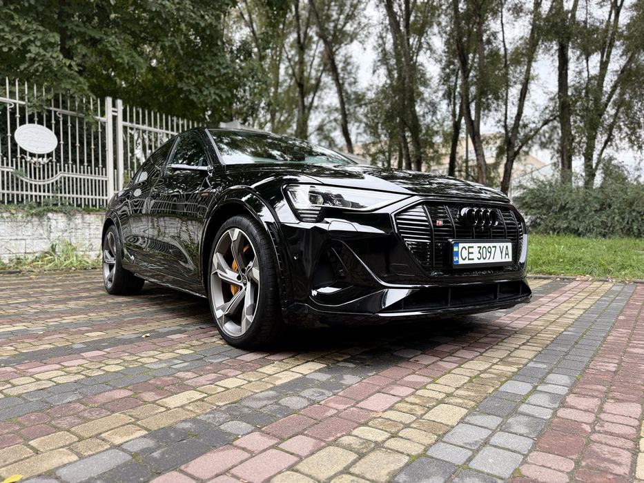 Audi E-Tron S Sportback (S line)
