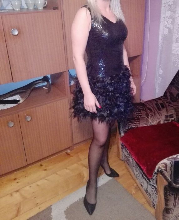 Piękna suknia świecąca góra wyjatkowy dół