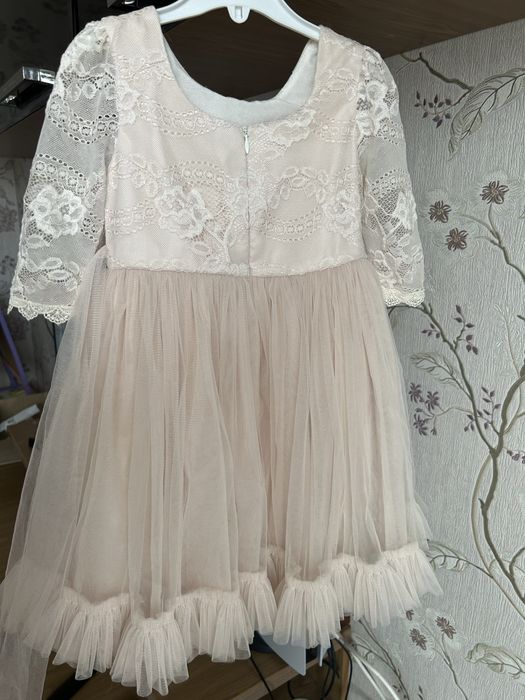 Святкова сукня розмір десь 104 (на 4 роки).