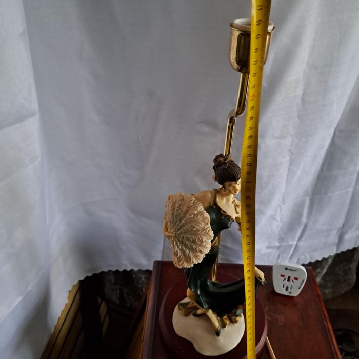 Lampa z kloszem figurka dama dziewczyna lampka nocna oświetlenie