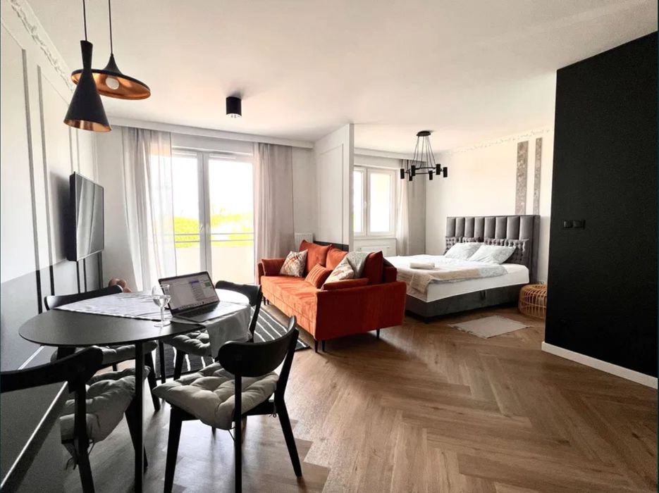 Romantyczny apartament z jacuzzi i dużym łóżkiem we Wrocławiu M35