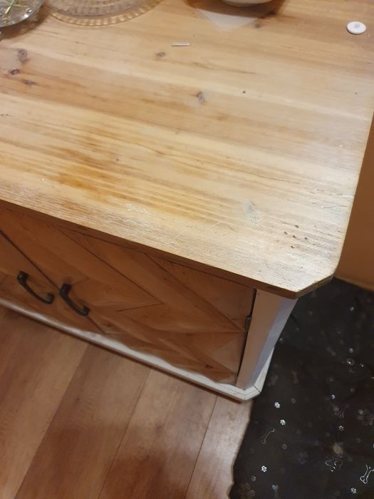 Komoda drewniana rzeźbiona