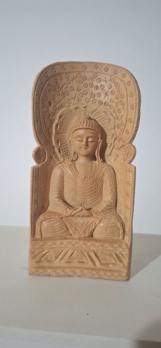 Buda figura feita em madeira de sandalo