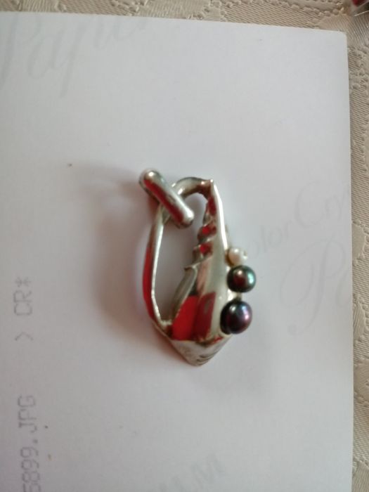 Masywna , srebrna zawieszka z perlami