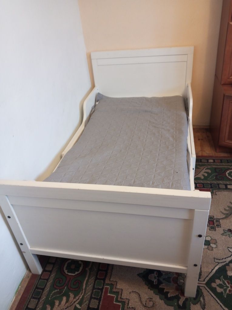 Łóżko łóżeczko Sundvik. Komplet z materacem.