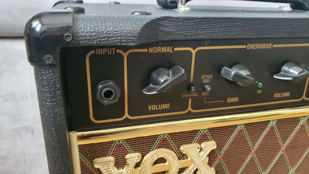 VOX VR15 wzmacniacz gitarowy combo hybryda