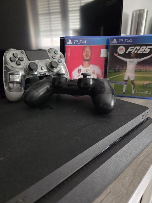 Playstation 4 500Gb + 2 comandos + 2 Jogos