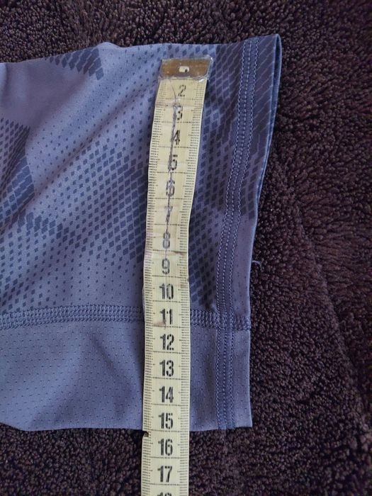 Футболка фірми under armor оригінал 

Розмір по бірці: XL /S

Привезен