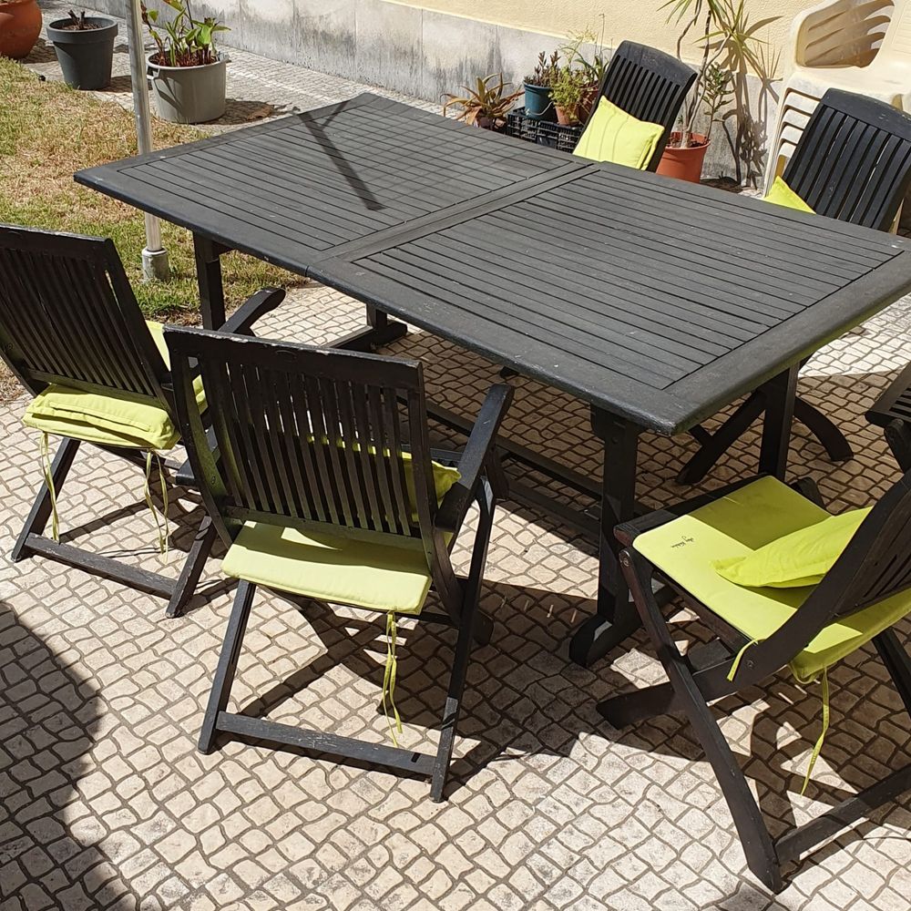 Mesa grande  de jardim com 6 cadeiras e respetivas almofadas