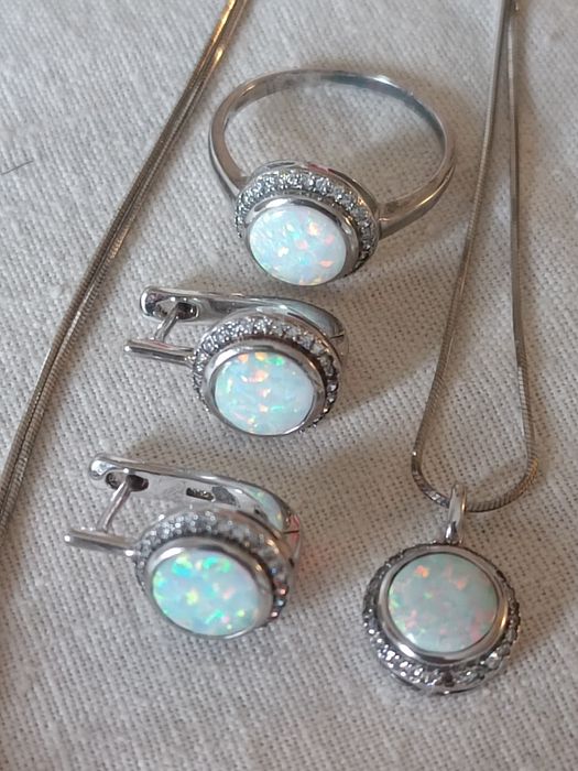 Опалы и серебро.Кулон, серьги, кольцо.Европа.Набор винтажный