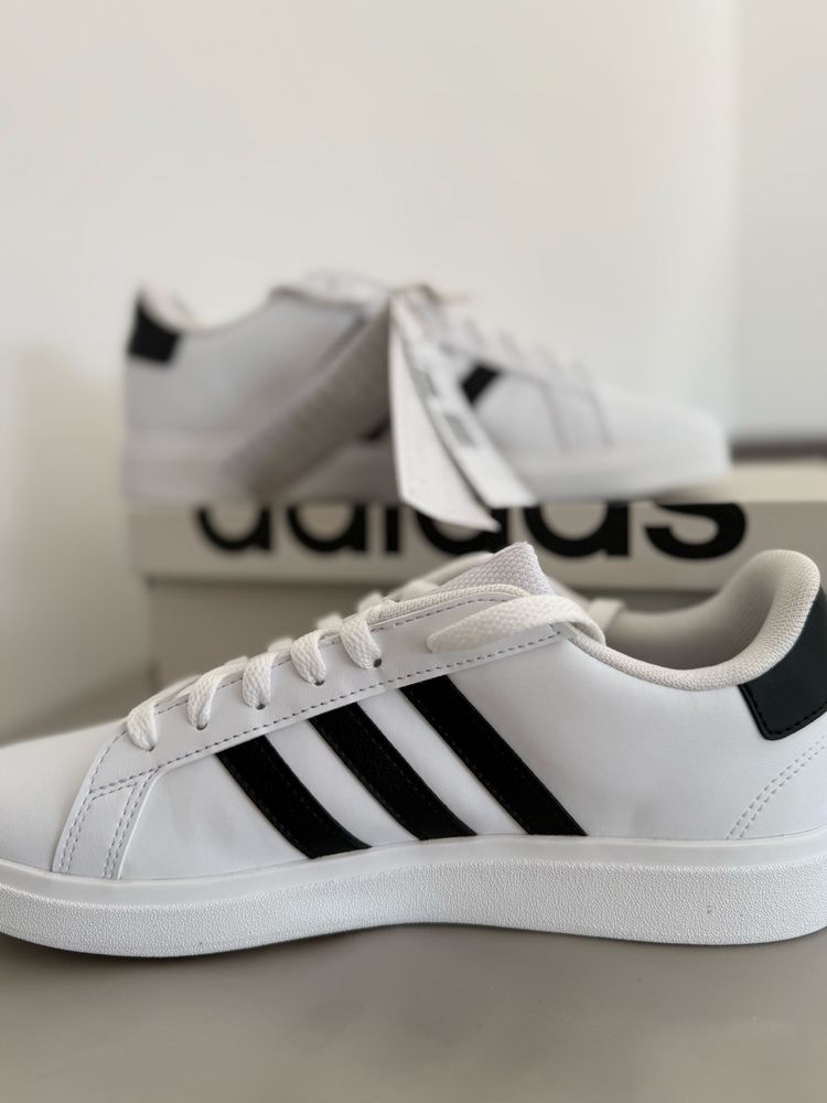 Sapatilha de tenis adidas