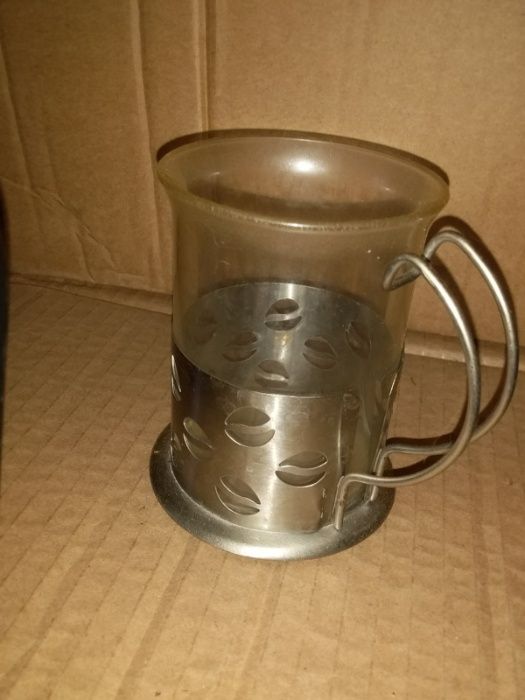 Стаканы в подстаканниках