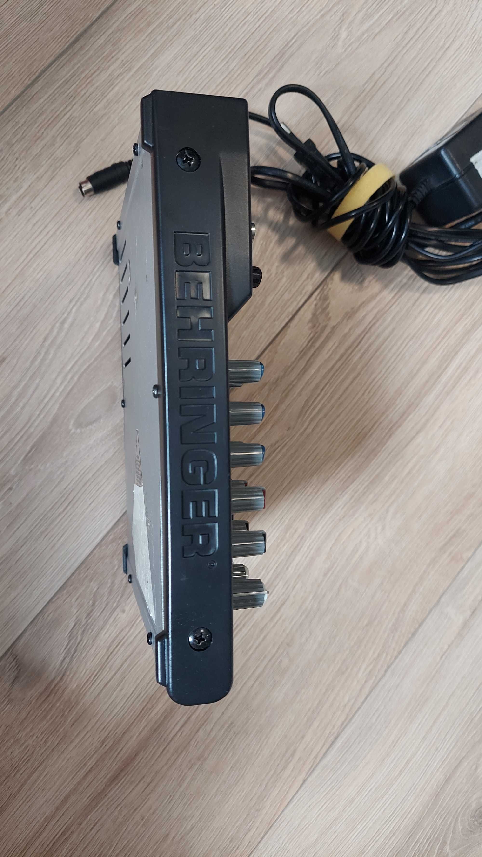 Behringer Eurorack UB802