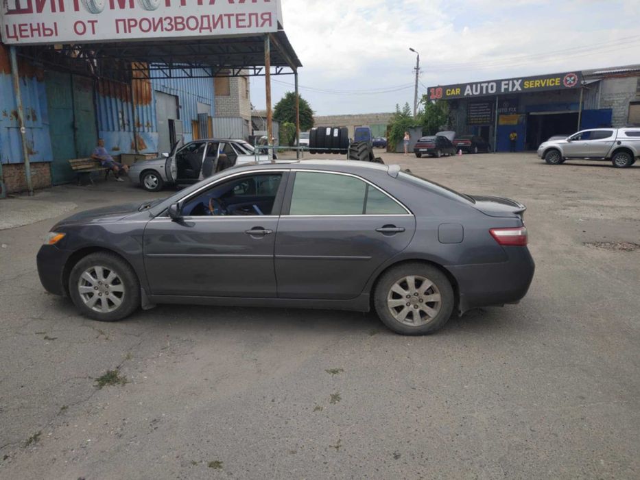 автомобіль марки  Toyota Camry 2006 рік випуску обєм двигуна 3,5