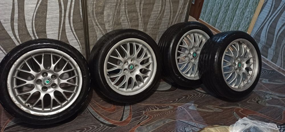 Продам диски r17 с резиной.
