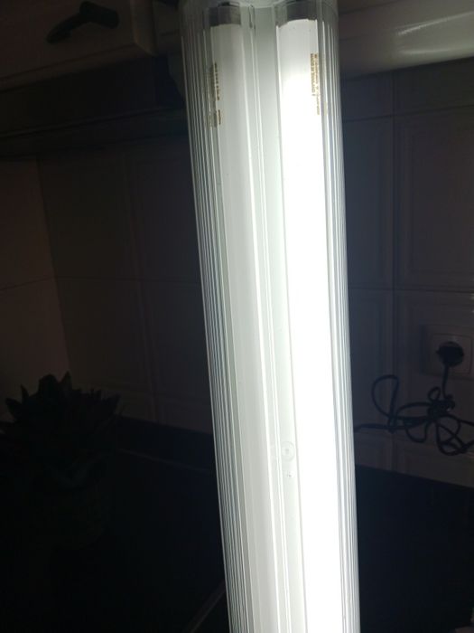 Candeeiro  portátil com duas lampadas florescente