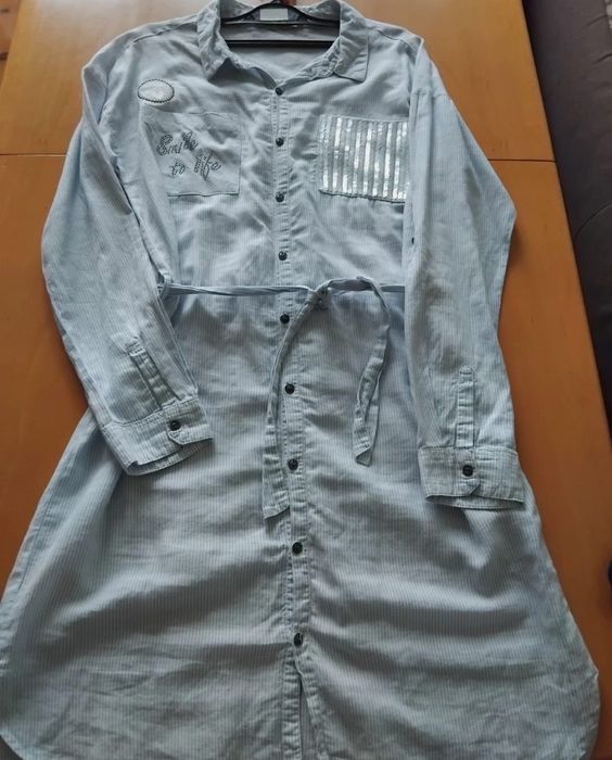 Sukienka koszulową z paskiem dla dziewczyny