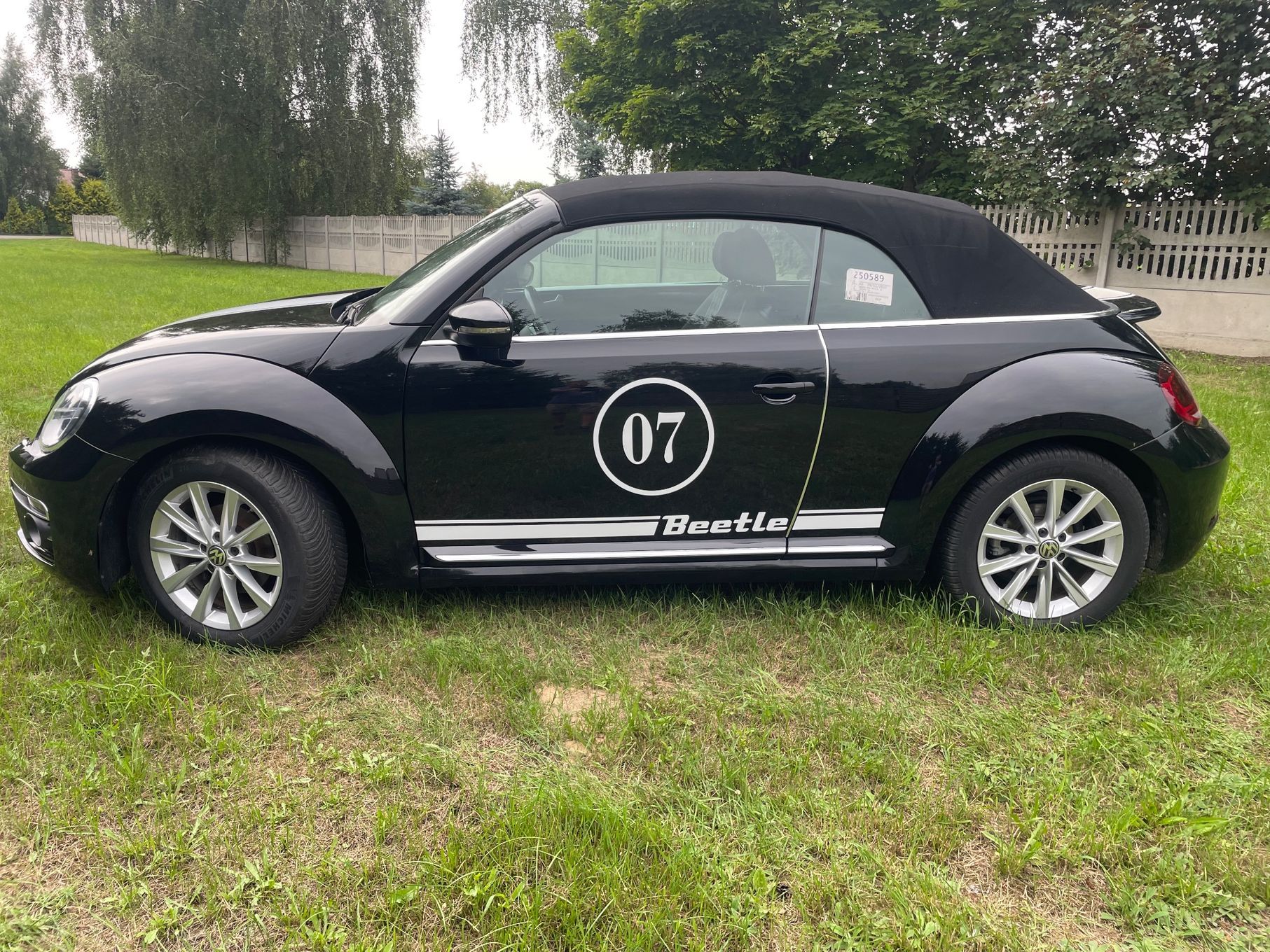 Volkswagen Beetle R line 07 James Bond