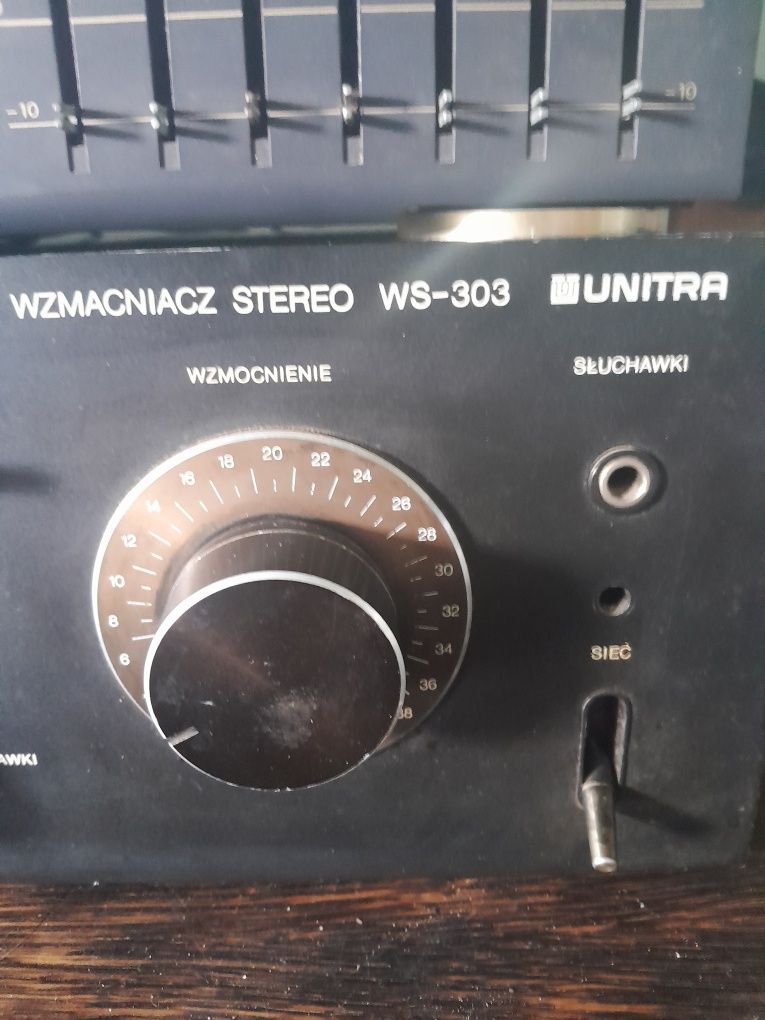 Stary sprzęt z prlu wzmacniacz odtwarzacz na kasety regulator dźwięku