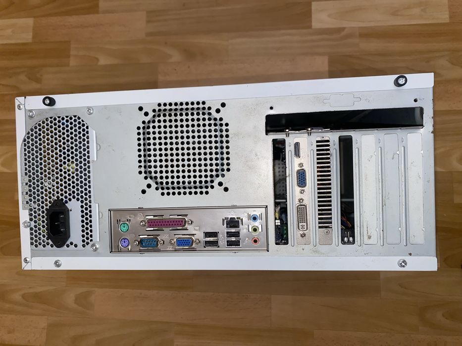 игровой рабочий пк из 2000х :)