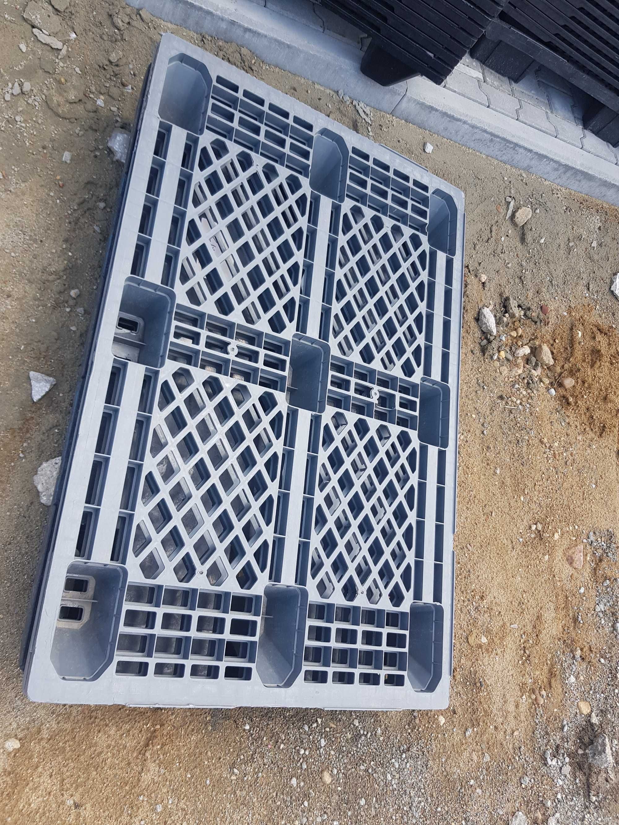 palety plastikowe 120/80 standardowe stan b dobry 300szt.