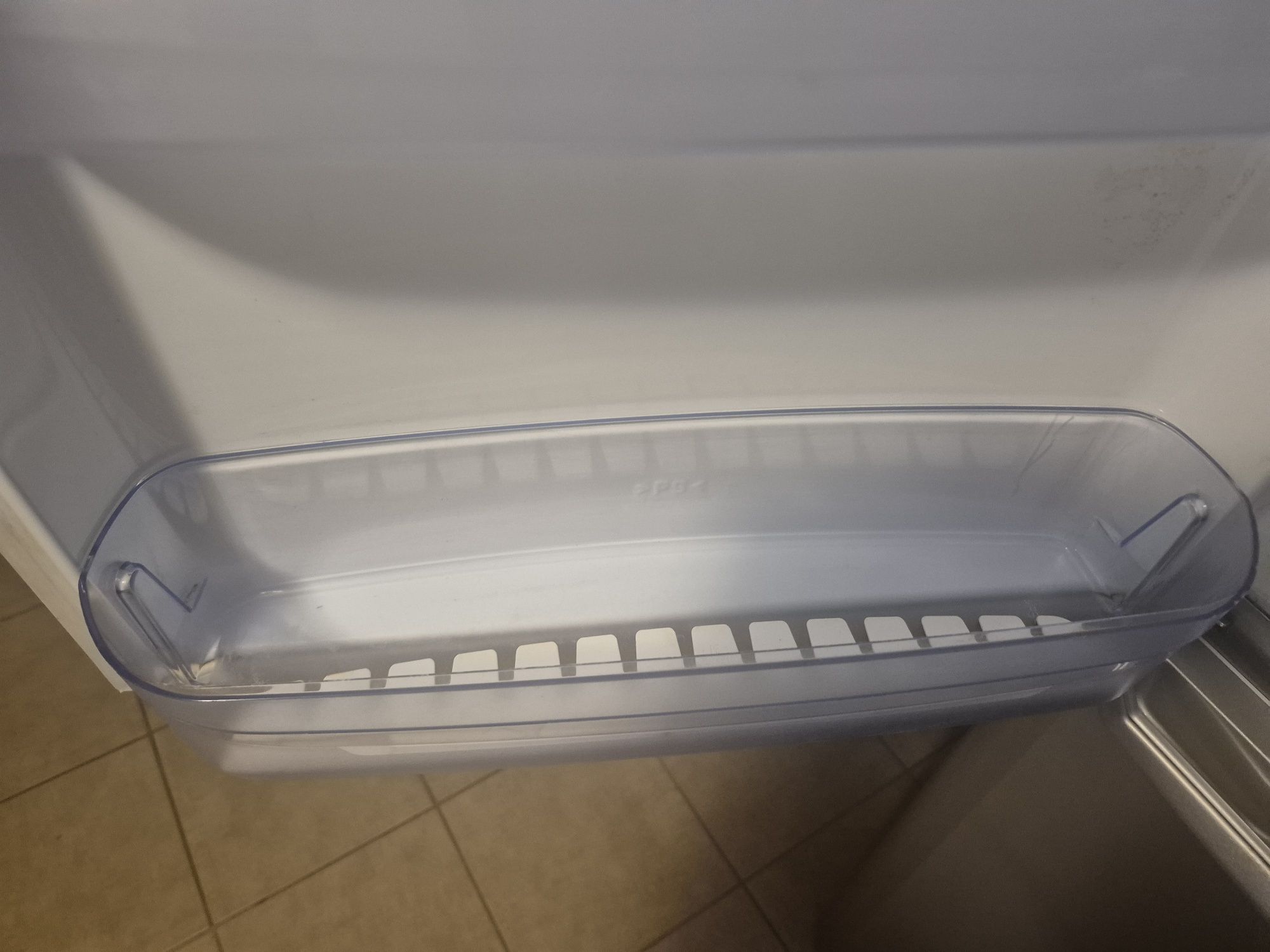 Balkoniki półki lodówka indesit