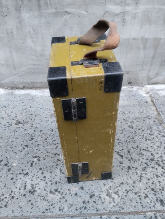 Ящик , футляр під буссоль, коліматор, панораму герца.