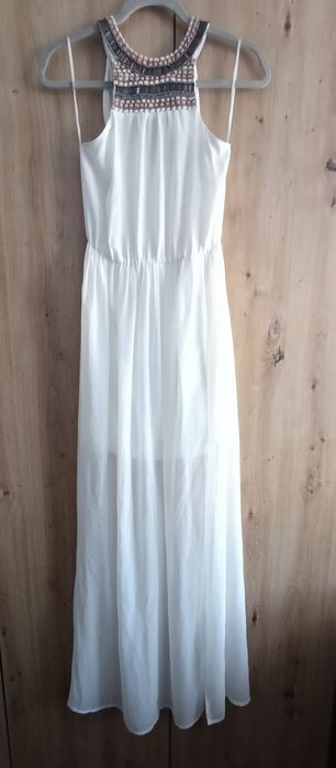 Długa biała sukienka
