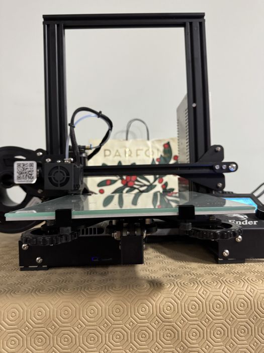 Creality Ender 3 com mesa de vidro