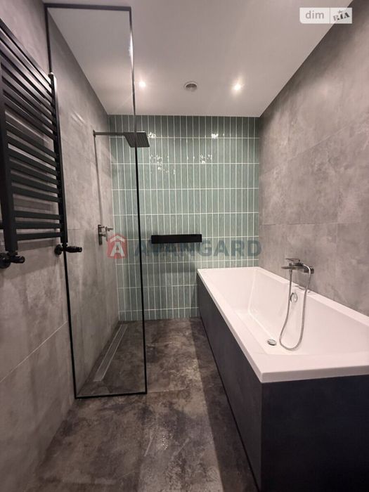 простора трьох кімнатна квартира