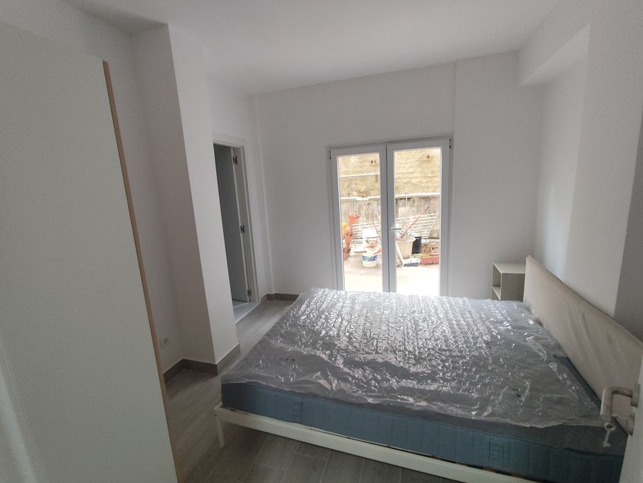 Arrendo T1 com Quintal . Centro da Cova da Piedade