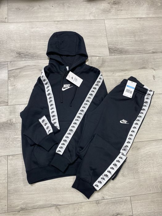 Оригінальний спортивний костюм Nike Fleece Tracksuit DM6838-010 найк