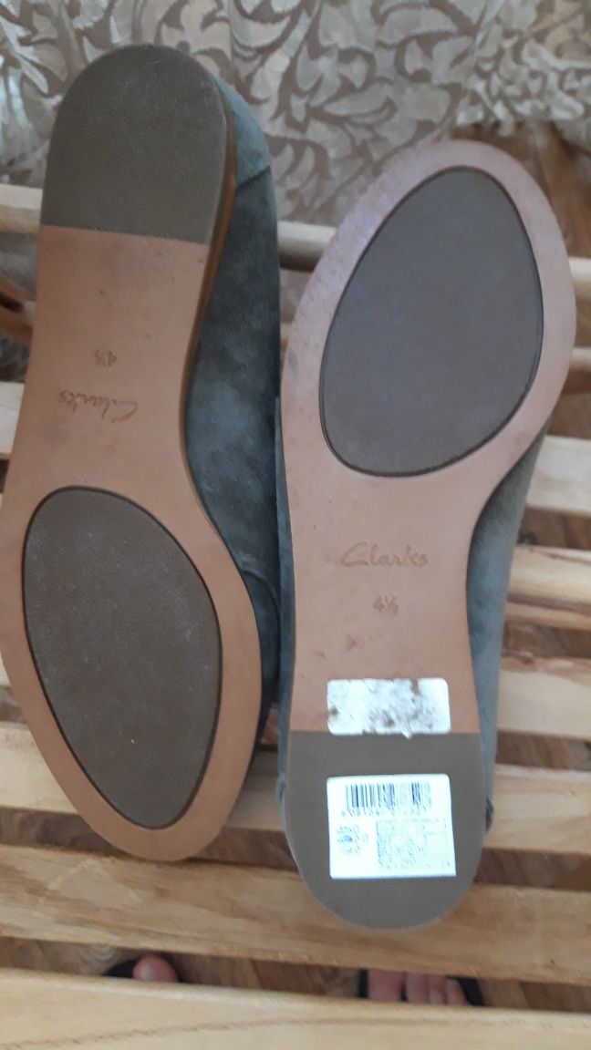 Жіночі балетки Clarks.