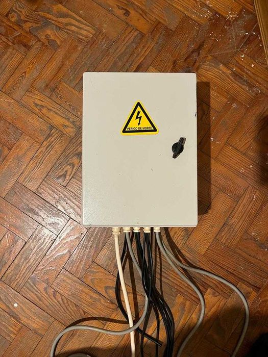 Caixa (monta pratos) com motor elétrico e caixa elétrica completa