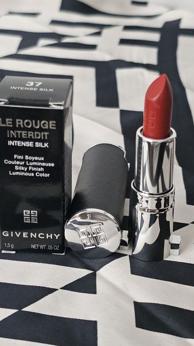 Givenchy Le Rouge Interdit Intense Silk, pomadka